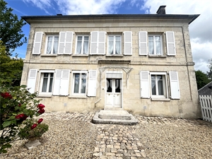 maison-villa à la vente -   02200  SOISSONS, surface 170 m2 vente maison-villa - APR727860